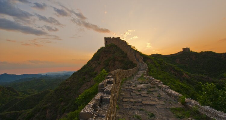 le coucher de soleil de la Grande muraille de Jinshanling