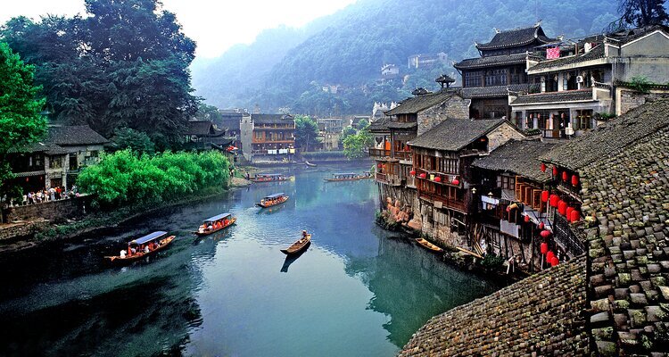 Antico villaggio di Fenghuang durante il tour Sinfonia Cinese di 21 giorni
