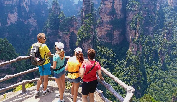 Tourists in Zhangjiajie Tourists in Zhangjiajie