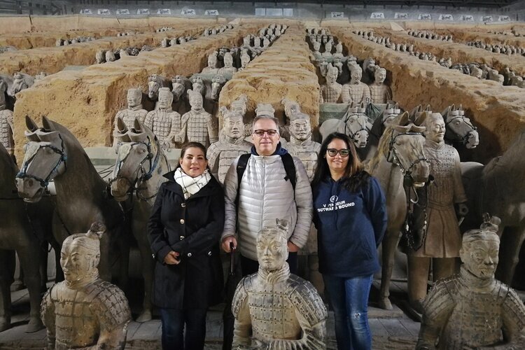 Our guests took photos with the terracotta warriors in Pit 3