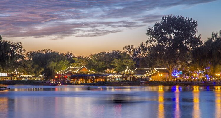Have a Nighttime Walk Along Shichahai Lake