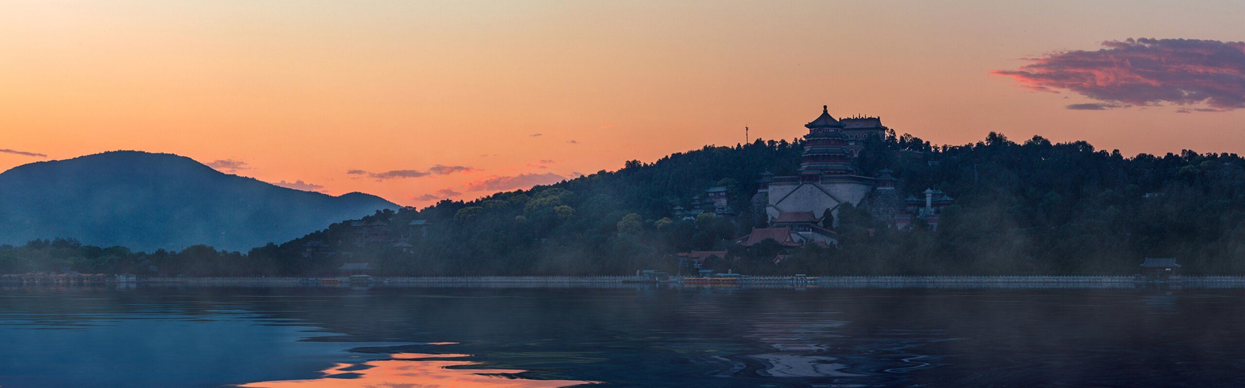 Palacio de Verano, Torre del Incienso Budista