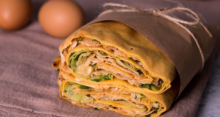chinese traditional breakfast: jianbing