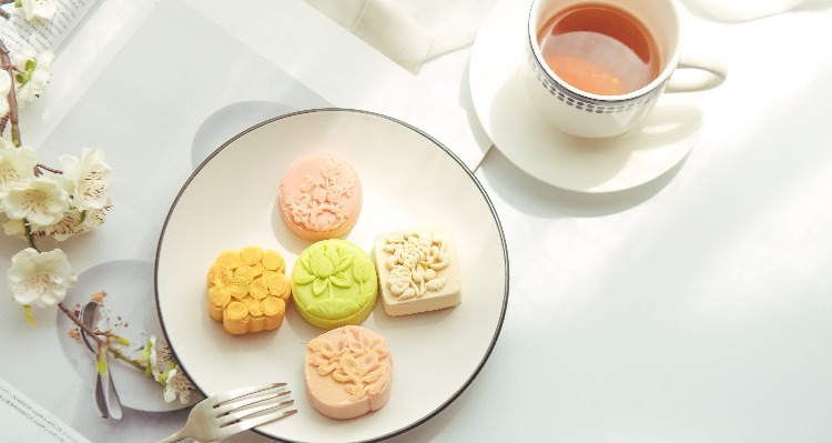 do you eat mooncakes on chinese new year