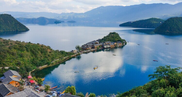 distant view of Lige Island