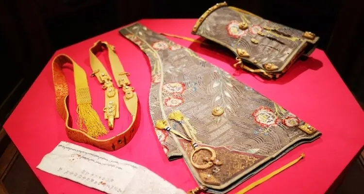 the horse riding apparel of the emperor 