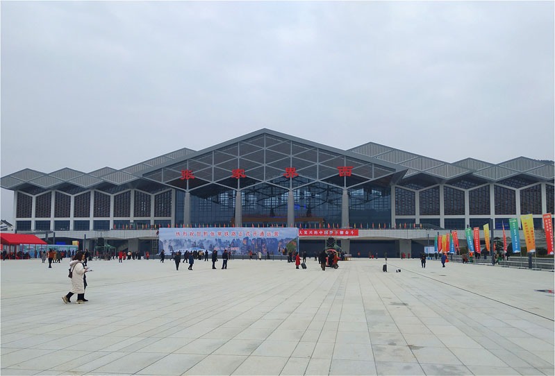 zhangjiajie west train station