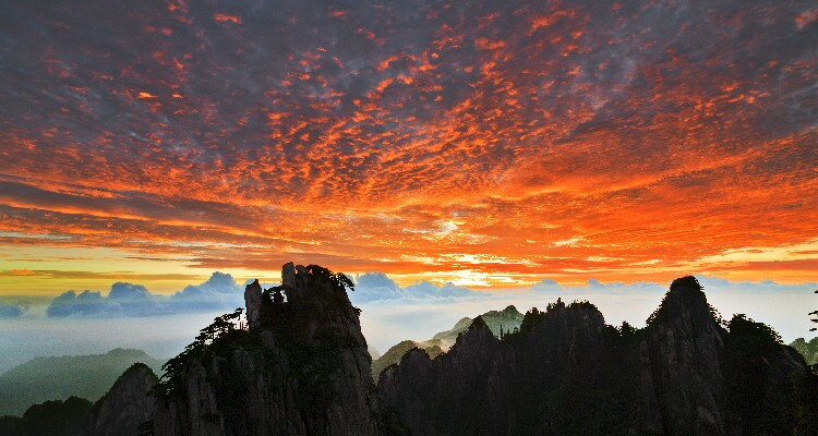 Sunset in Cloud-dispelling Pavilion