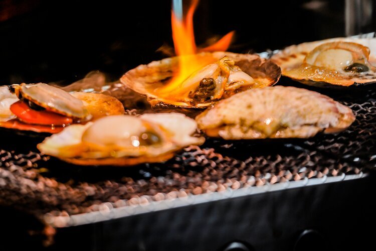 Жареные устрицы с чесноком