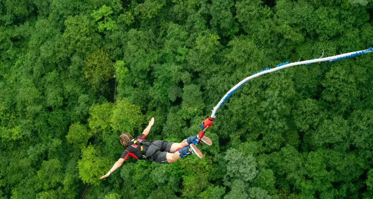 Bungee jumping in Zhangjiajie