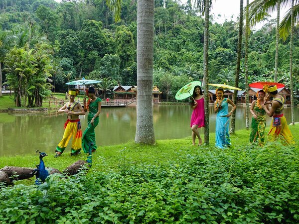 Villaggio tradizionale Dai e natura tropicale di Xishuangbanna