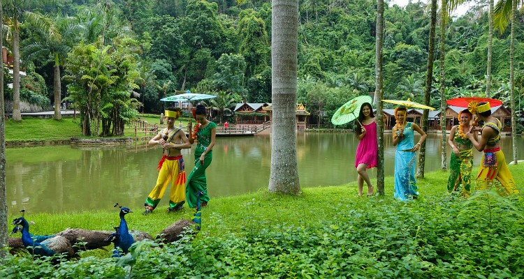 Tropical Ethnic Flavor at Ganlanba