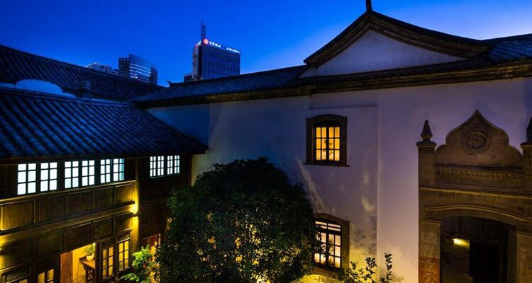 the courtyard of the hotel