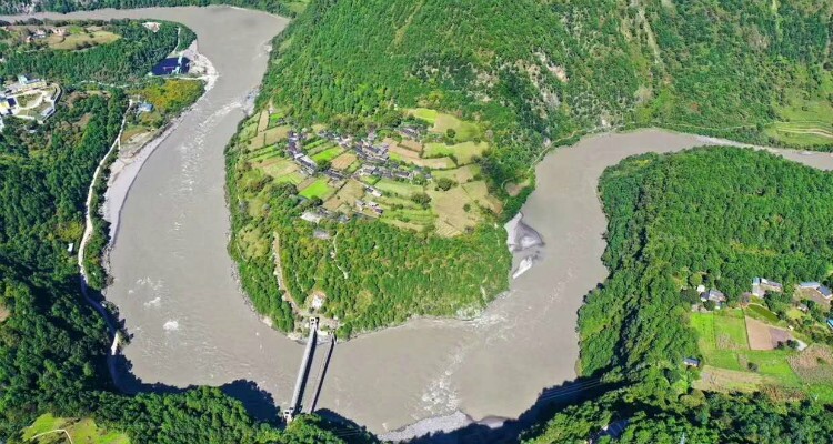 The First Bend of the Nu River
