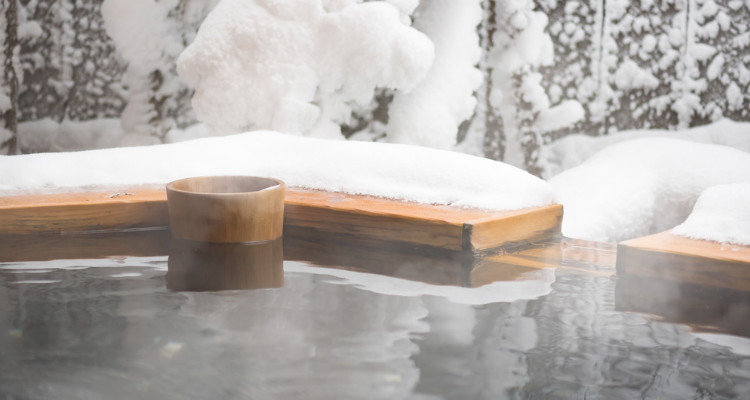 enjoy the hot spring in a snowy world