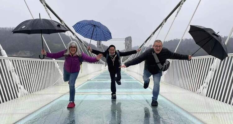 Pose for a photo on the glass bridge in Zhangjiajie