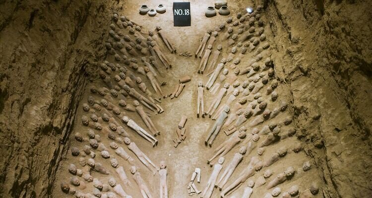 Terracotta figurines and daily necessities buried in Hanyangling Mausoleum