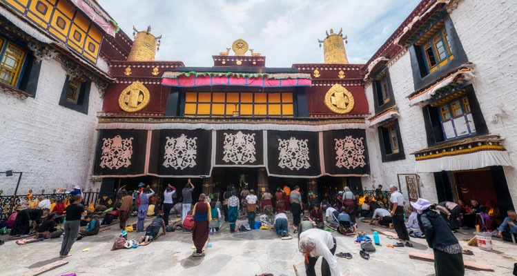 Pilgrims at Jokhang Temple