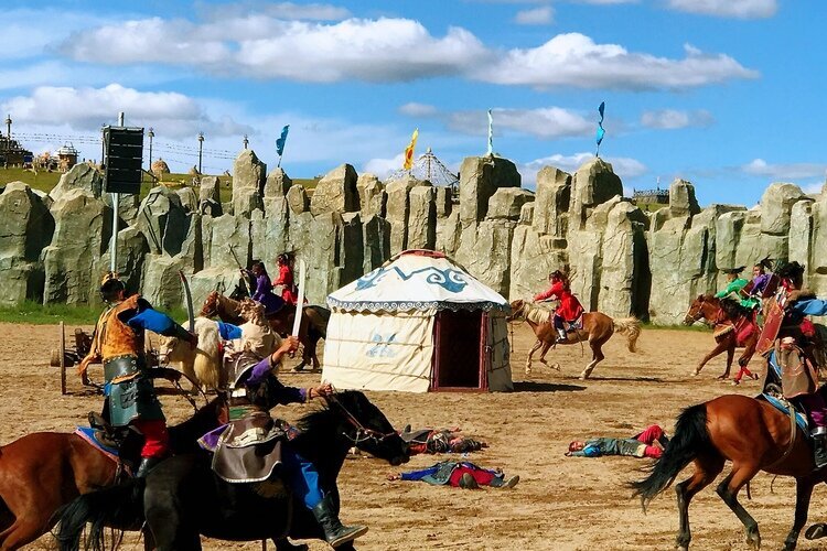 Юрта — аутентичная локация для фотографий в монгольском костюме