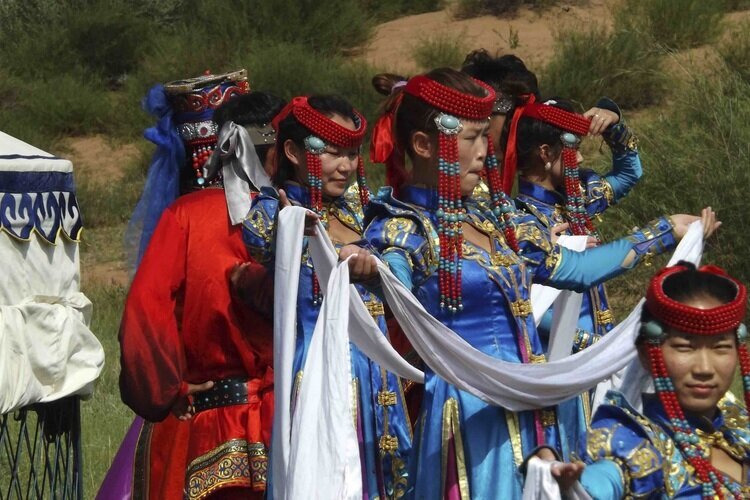 Монгольская одежда во время жертвоприношений