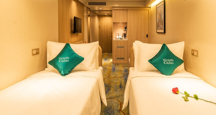 Victoria Sebrina Superior Cabin