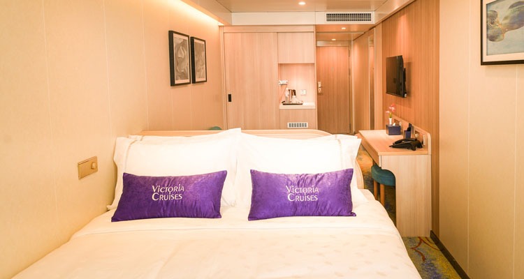 Victoria Sebrina Family Cabin