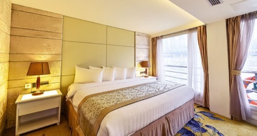 Victoria Katarina Shangri-La Suite