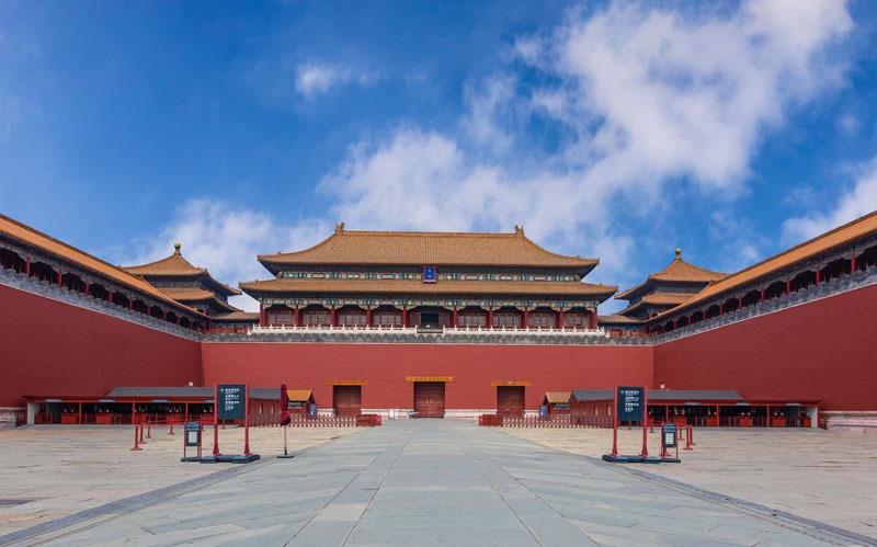 Why there are 9999.5 rooms in the Forbidden City? Where is the half room?