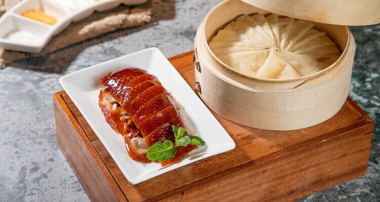 Delicioso pato laqueado de Pekín