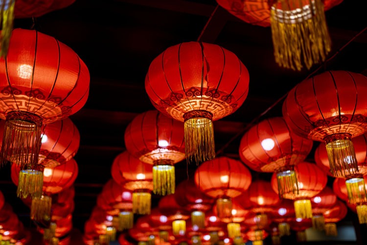 Chinese Lanterns: Culture and How to Make in 5 Steps