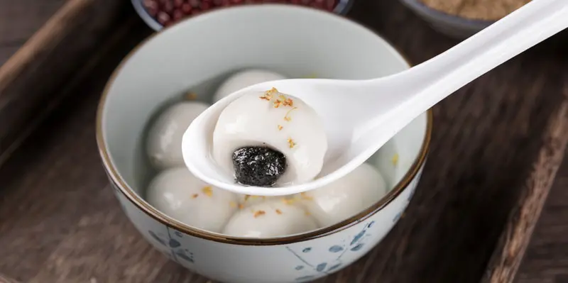 Tangyuan (sticky rice dumplings in a sweet broth)