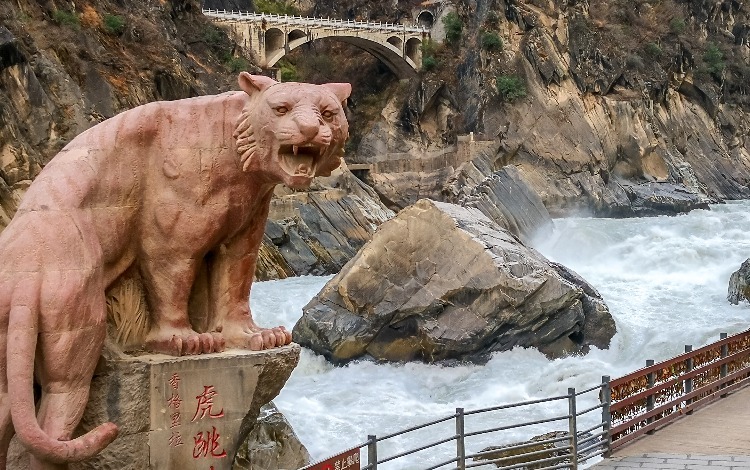 Tiger Statue in Tiger Leaping Gorge