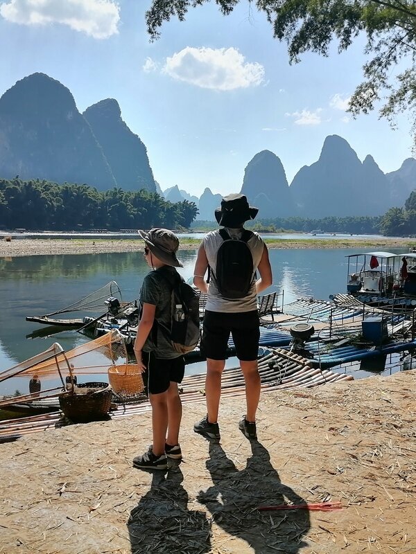 Escursione a piedi lungo il fiume Yulong