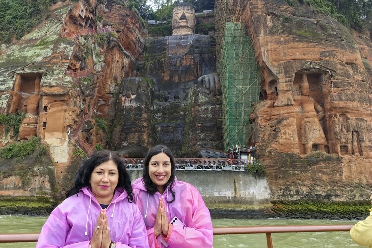 Our guests visited the Leshan Giant Buddha