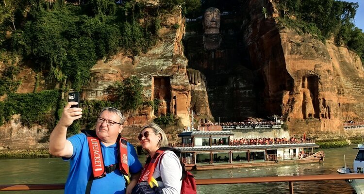 Visit Leshan Giant Buddha in a boat