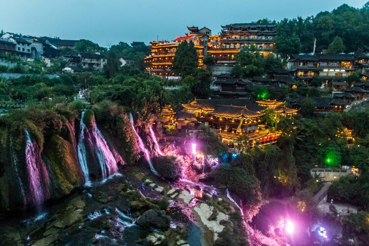 Фуронгчжэнь — красивый городок, расположенный в Чжанцзяцзе