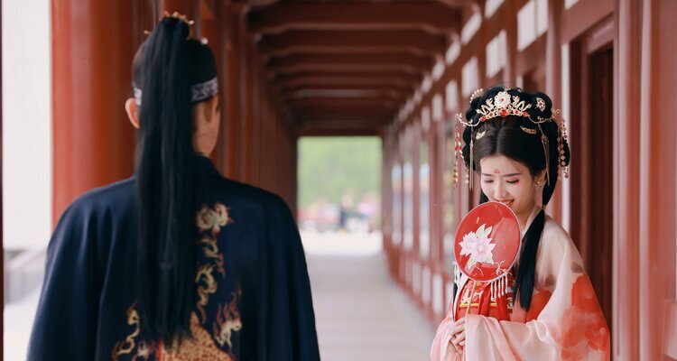 Han Chinese Clothing and Customs Experience for Couples