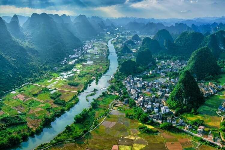 Гуйлинь — красивое место для съёмок в чжуанском костюме