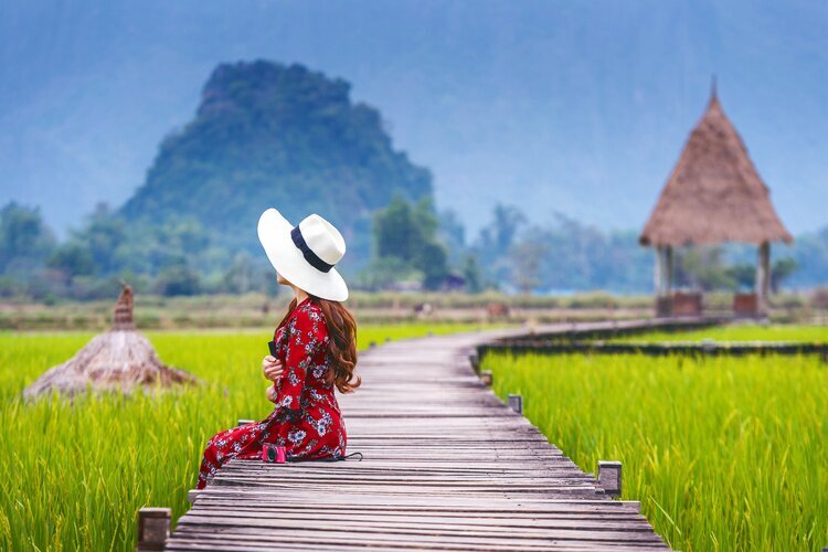 Vang Vieng{C}{C}{C}{C}{C}{C}{C}{C}{C} {C}{C}{C}{C}{C}{C}{C}{C}{C}