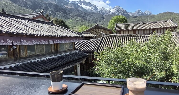 family visit in Yuhu village