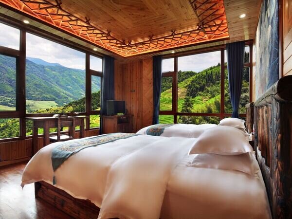 Unveil the mysteries of popular Wat Phra That Doi Suthep.