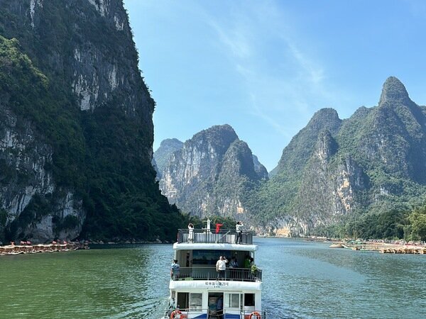 Un paseo en barco por el paisaje de Guilin