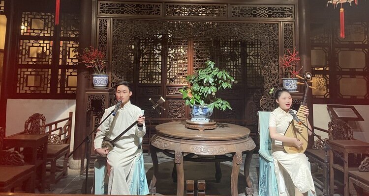 Night tour in the Master of the Nets Garden