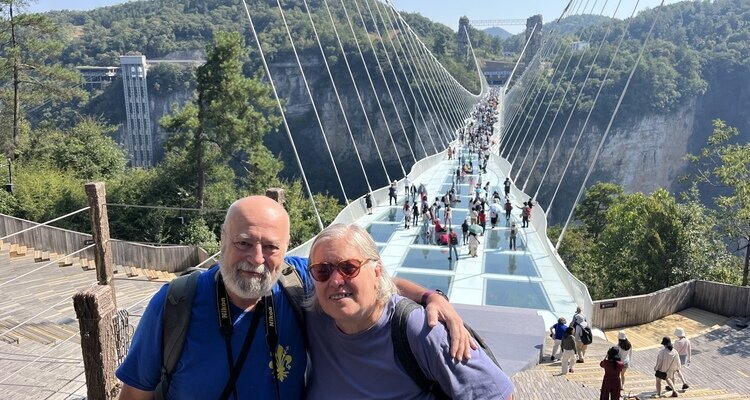 Nuestros invitados visitaron el puente de cristal.
