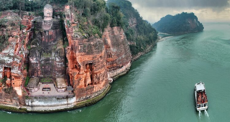 Visit Leshan Giant Buddha by boat