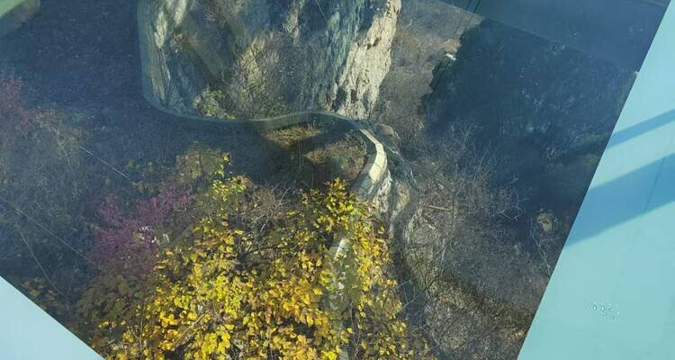 The observation deck is transparentShilin Gorge