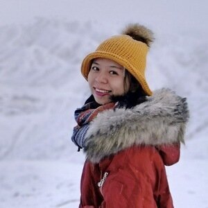 Travel advisor Carrie