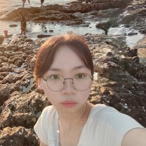 Travel advisor Karry