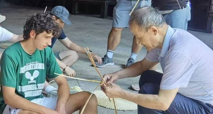 Learn to weave bamboo basket