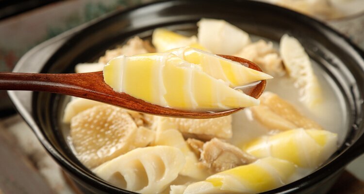 bamboo-shoot chicken soup